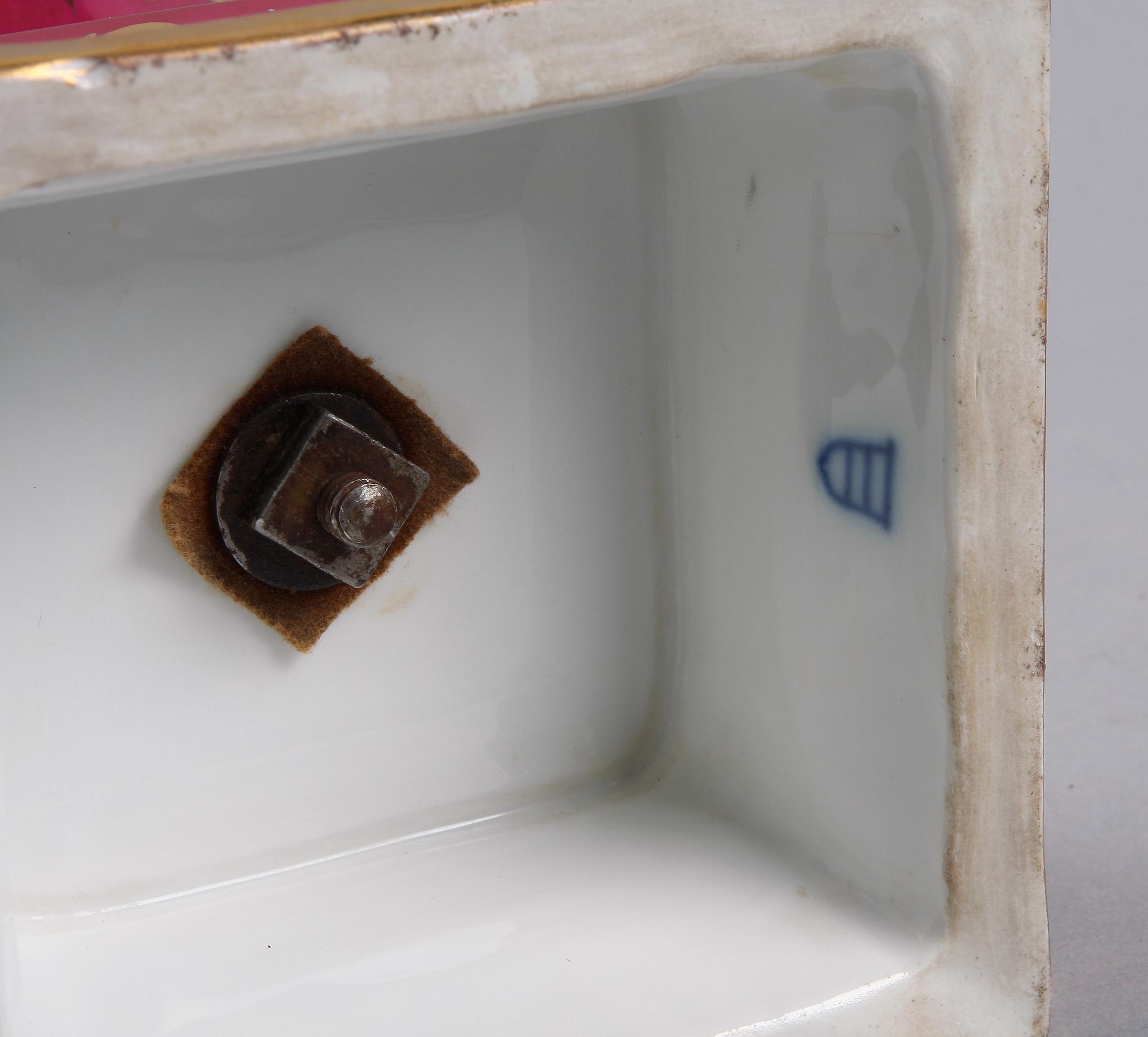 LOCKURNA, porslin, Wien, 1800-talets slut.