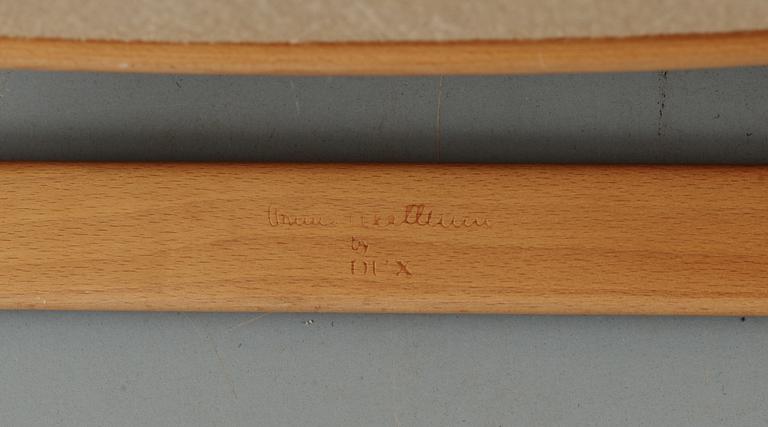 FÅTÖLJER, ett par. "Katja", Bruno Mathsson by Dux. Modellen formgiven 1975.