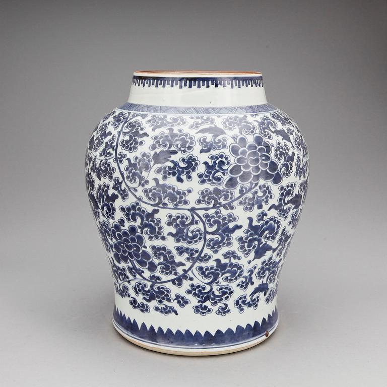 URNA, porslin. Qing dynastin.