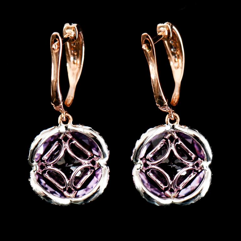 ÖRHÄNGEN, 1 par, 14K rosé/vitguld, ametister och diamanter.