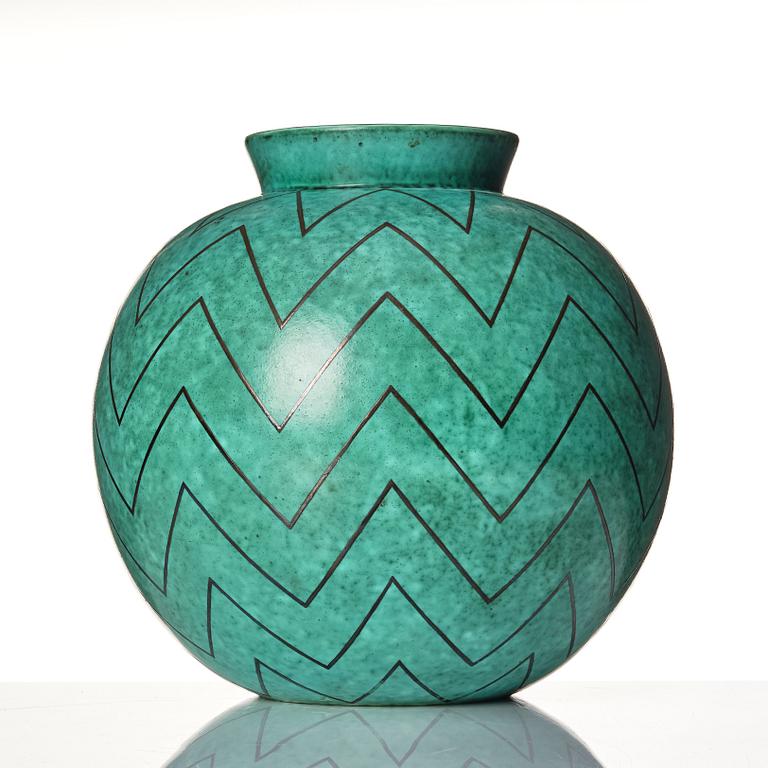 Wilhelm Kåge, an "Argenta" stoneware vase, Gustavsberg, Sweden 1938.