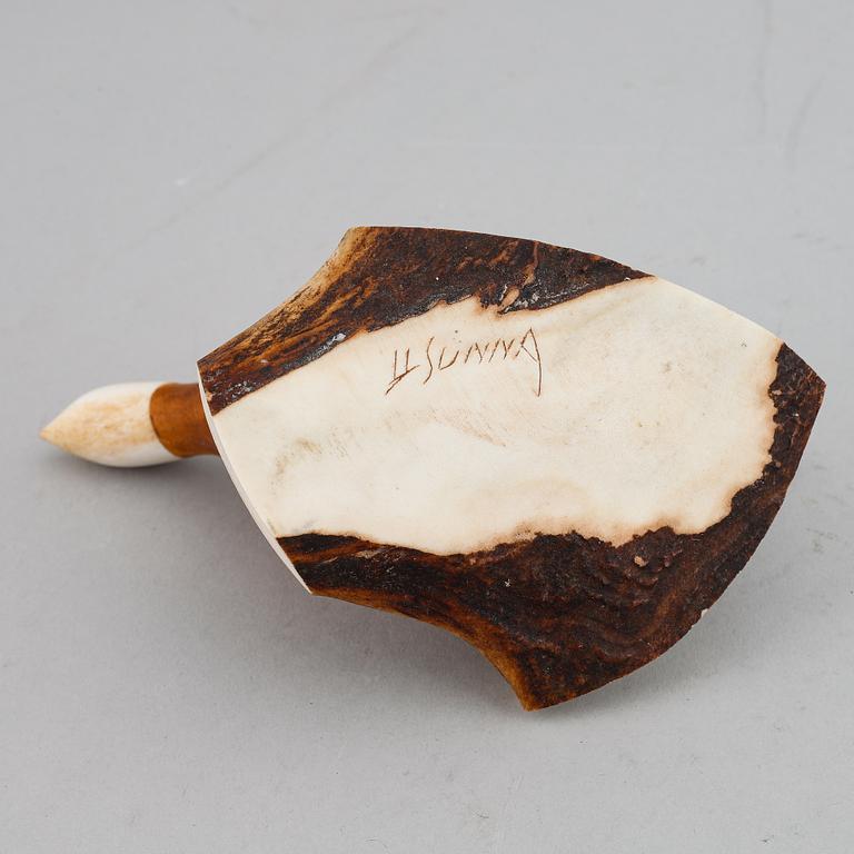 Lars Levi Sunna, a Sami reindeer horn and birch figurine of a grouse, signed LL Sunna.
