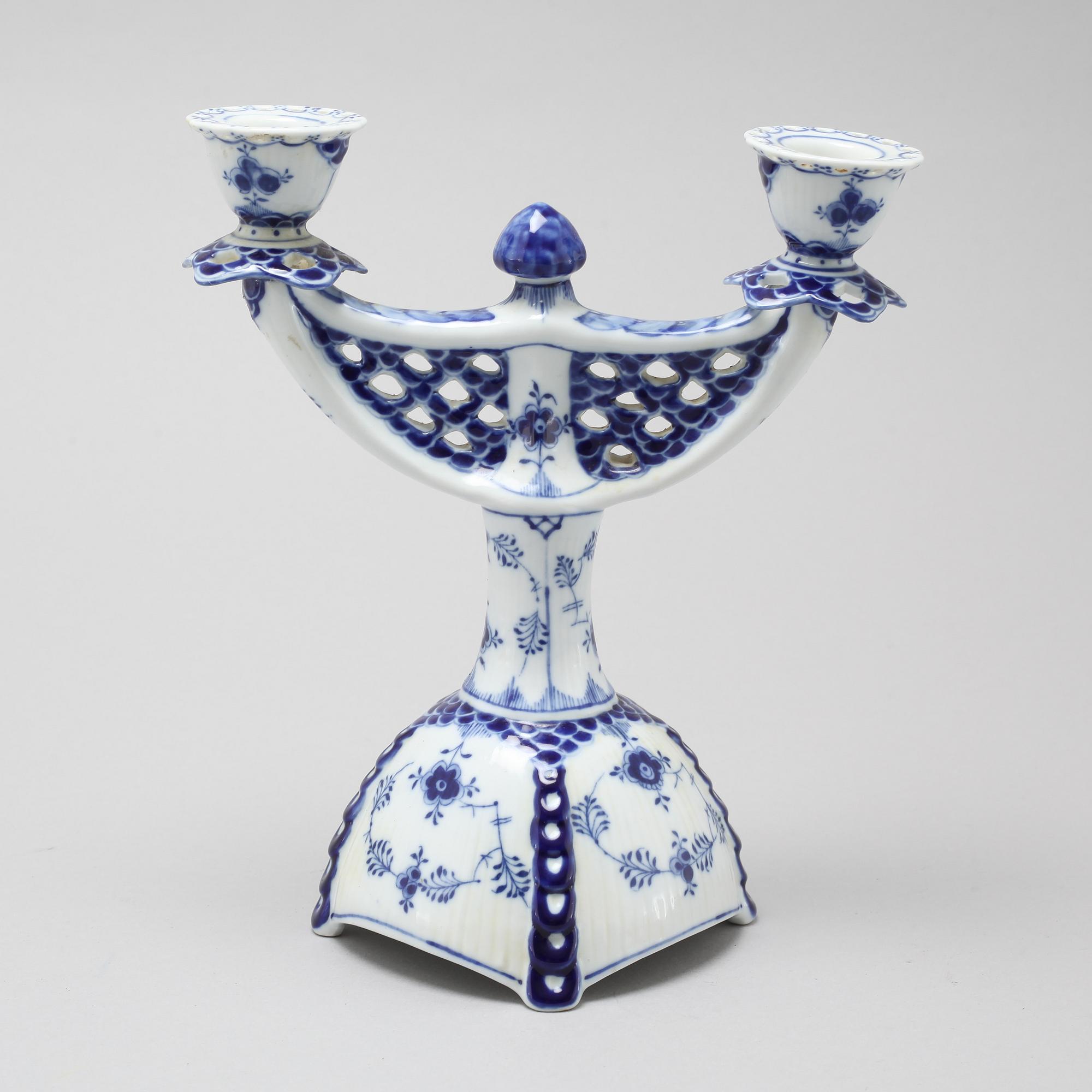 KANDELABER, porslin, dekor "Musselmalet", Royal Copenhagen, 1900-talets andra hälft.