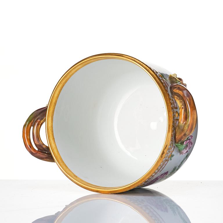 Vinkylare, porslin. Royal Copenhagen, 'Flora Danica', Danmark, 1900-tal.
