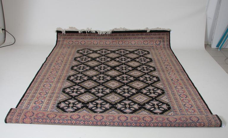 MATTA, Kashmir, ca 290 x 223.
