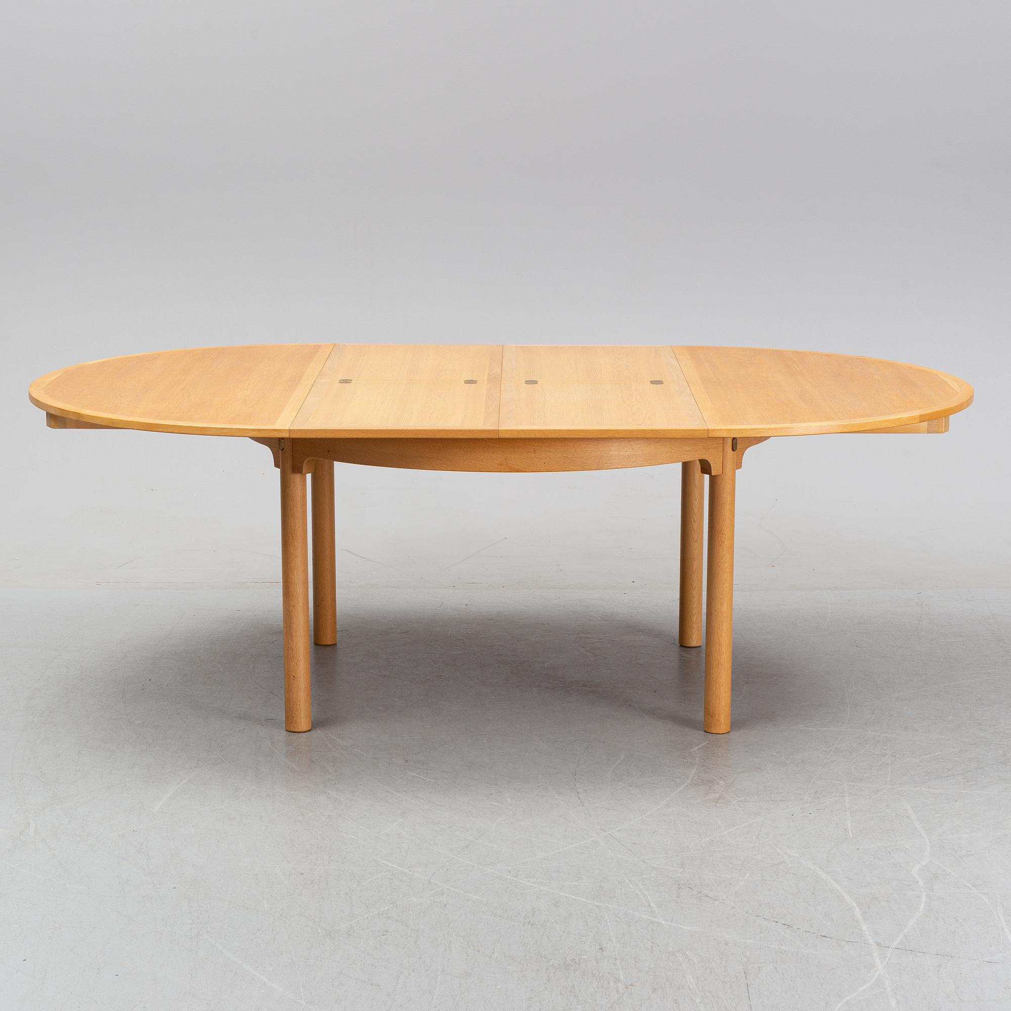 Børge Mogensen, a round 'Öresund' oak dining table.
