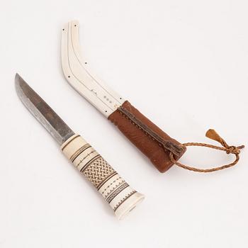 A reindeer horn knife by Svante Larsson before 1999, signed.