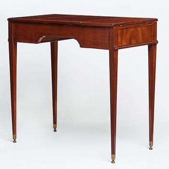 A late Gustavian table (table à poudre), late 18th century.