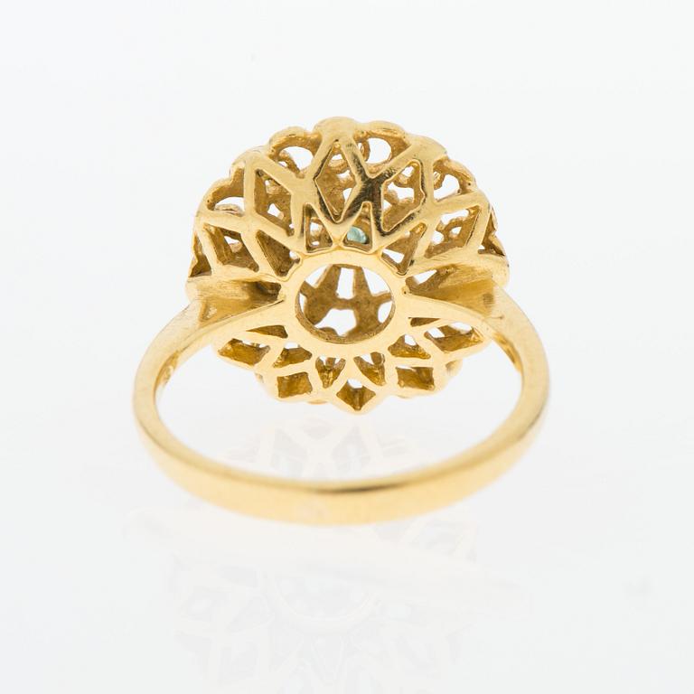 RING, 18K guld, smaragd. Finska importstämplar 1970.