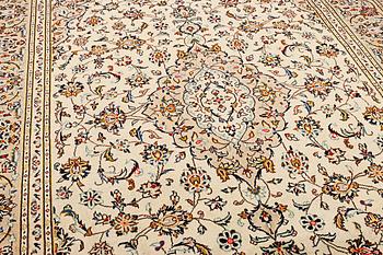 A Keshan carpet, c. 295 x 197 cm.