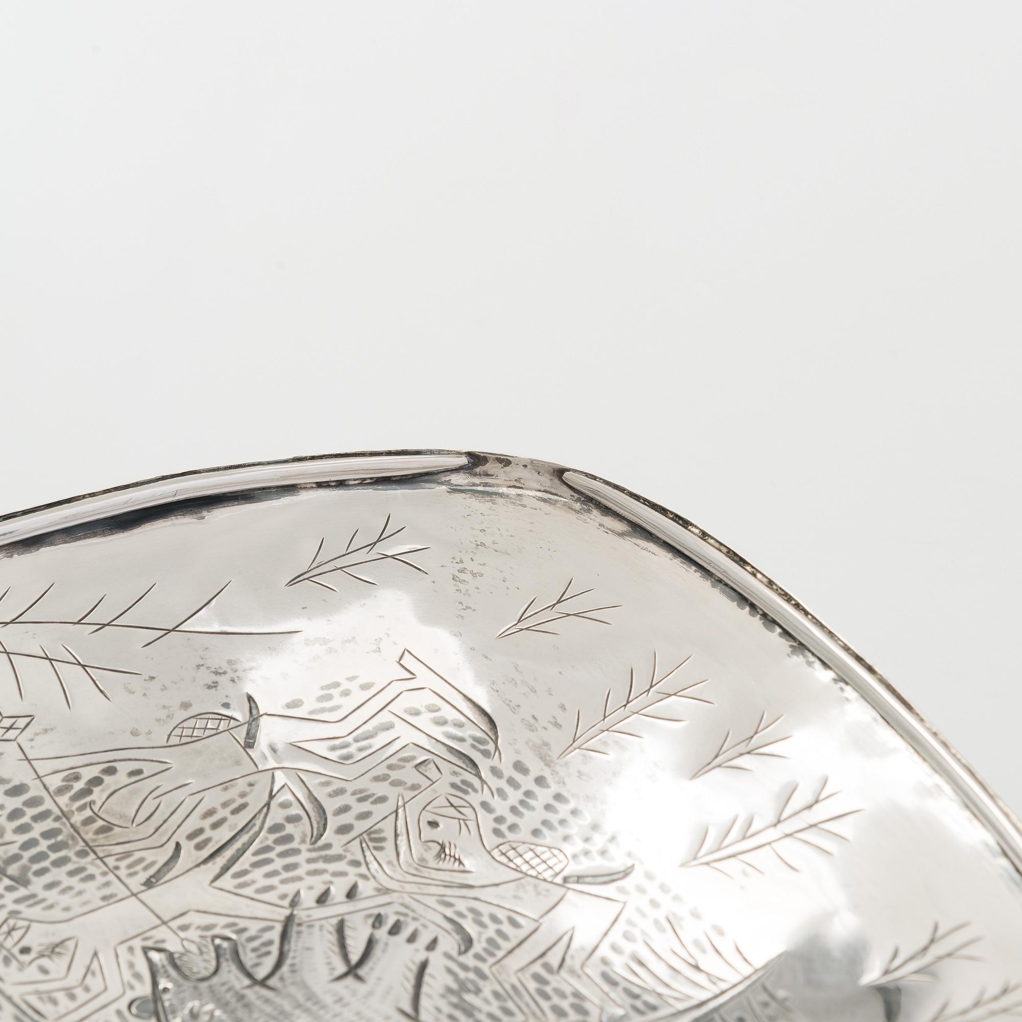 Tapio Wirkkala, A 'Bear hunting' silver dish, Tillander, Helsinki 1953.
