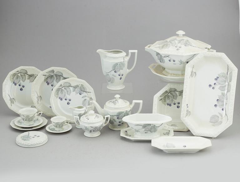 MAT- samt KAFFE/TESERVIS, 114 delar, porslin. Rosenthal, "Maria Björnbär", 1900-talets andra hälft.