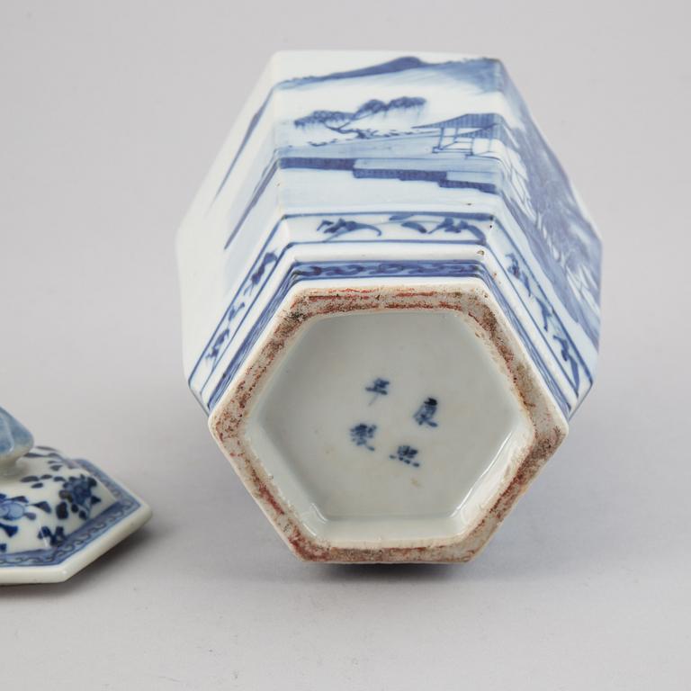 A blue and white hexagonal vase with cover, Qing dynasty, Guangxu (1872-1908).