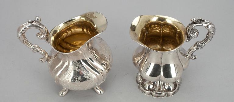 GRÄDDSNÄCKOR, 2 st, silver, Carl Wictor Talen, Helsingfors 1858 samt Wilhelm Pettersson, Åbo 1887. Tot. vikt ca 268 g.