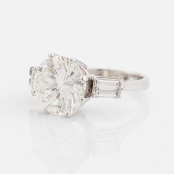 Ring 14K vitguld med en rund briljantslipad diamant vikt ca 5.25 ct kvalitet ca F/G vvs.