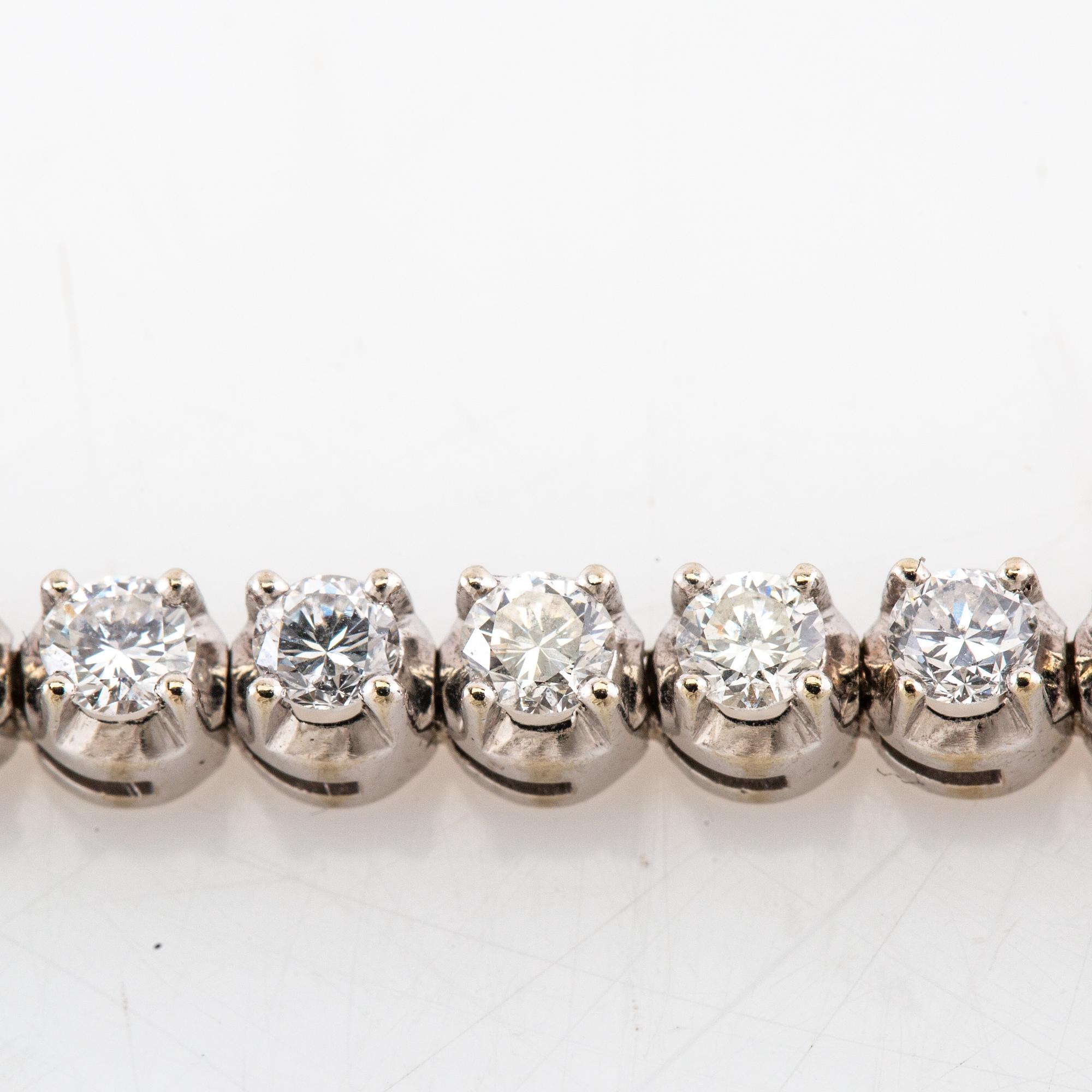 Tennisarmband av 18K vitguld med runda briljantslipade diamanter 3,50 ct totalt, R.Jacot Zermatt Schweiz.