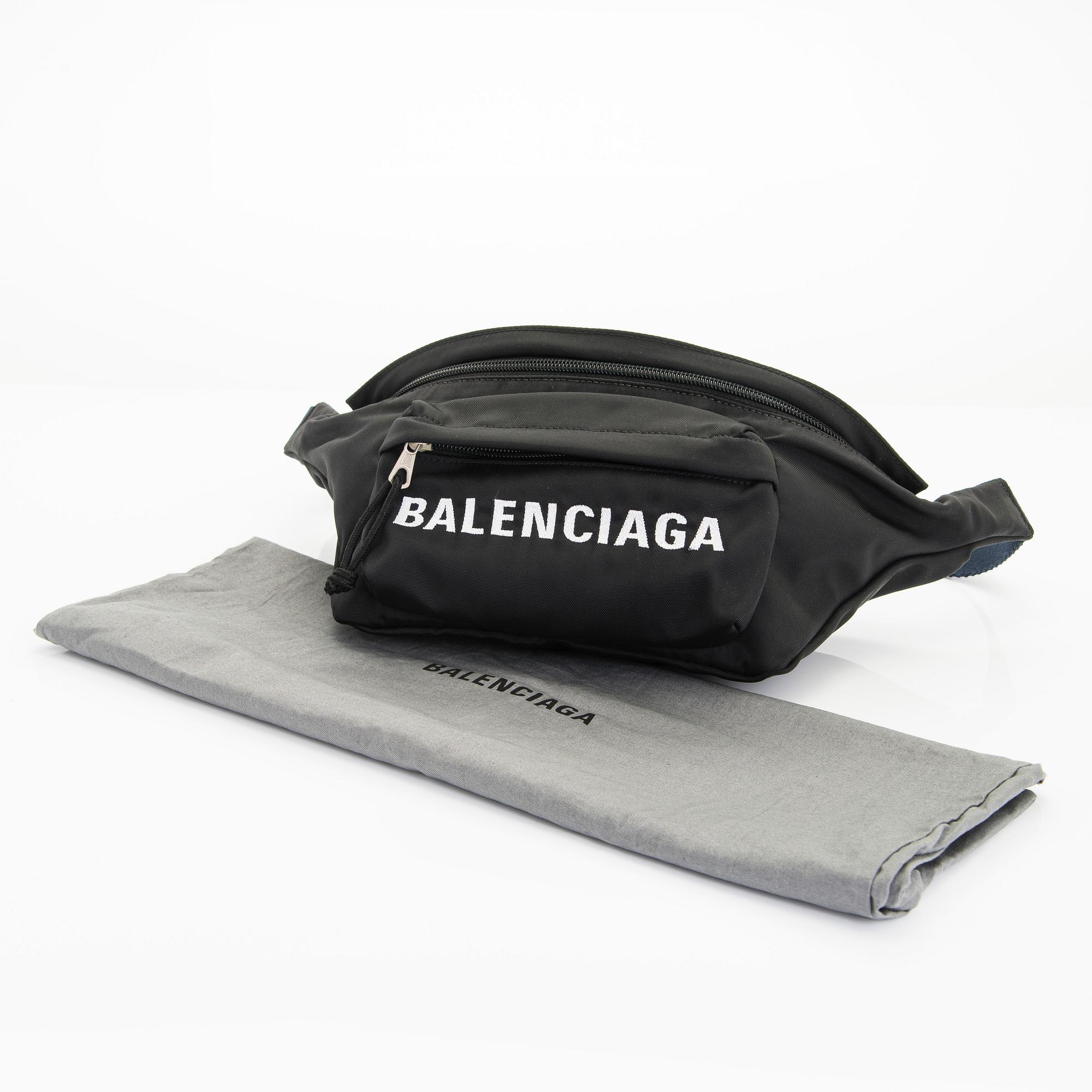 Balenciaga, midjeväska, "Wheel Belt Bag".