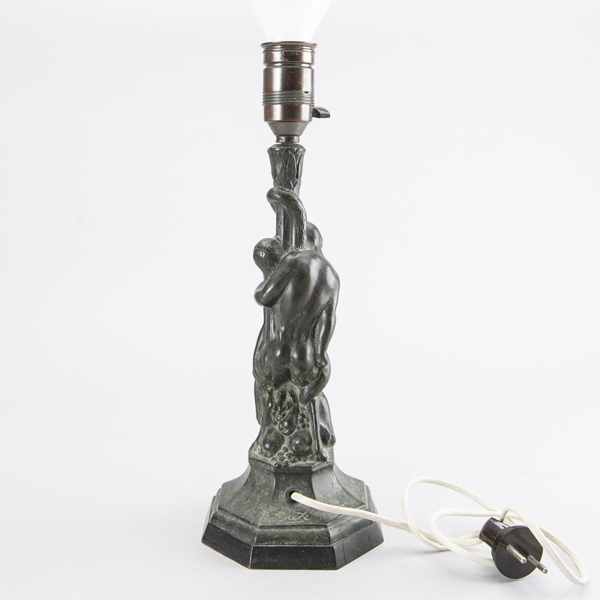AXEL GUTE, bordslampa, 1920-tal, brons.