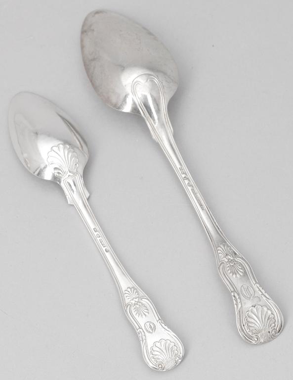 MATSKEDAR 6 st SAMT 6 st DESSERTSKEDAR, silver, "Engelsk snäck", flertal olika smeder varav bla Möllenborg. 1800-tal. Totalvikt ca 600 gram.