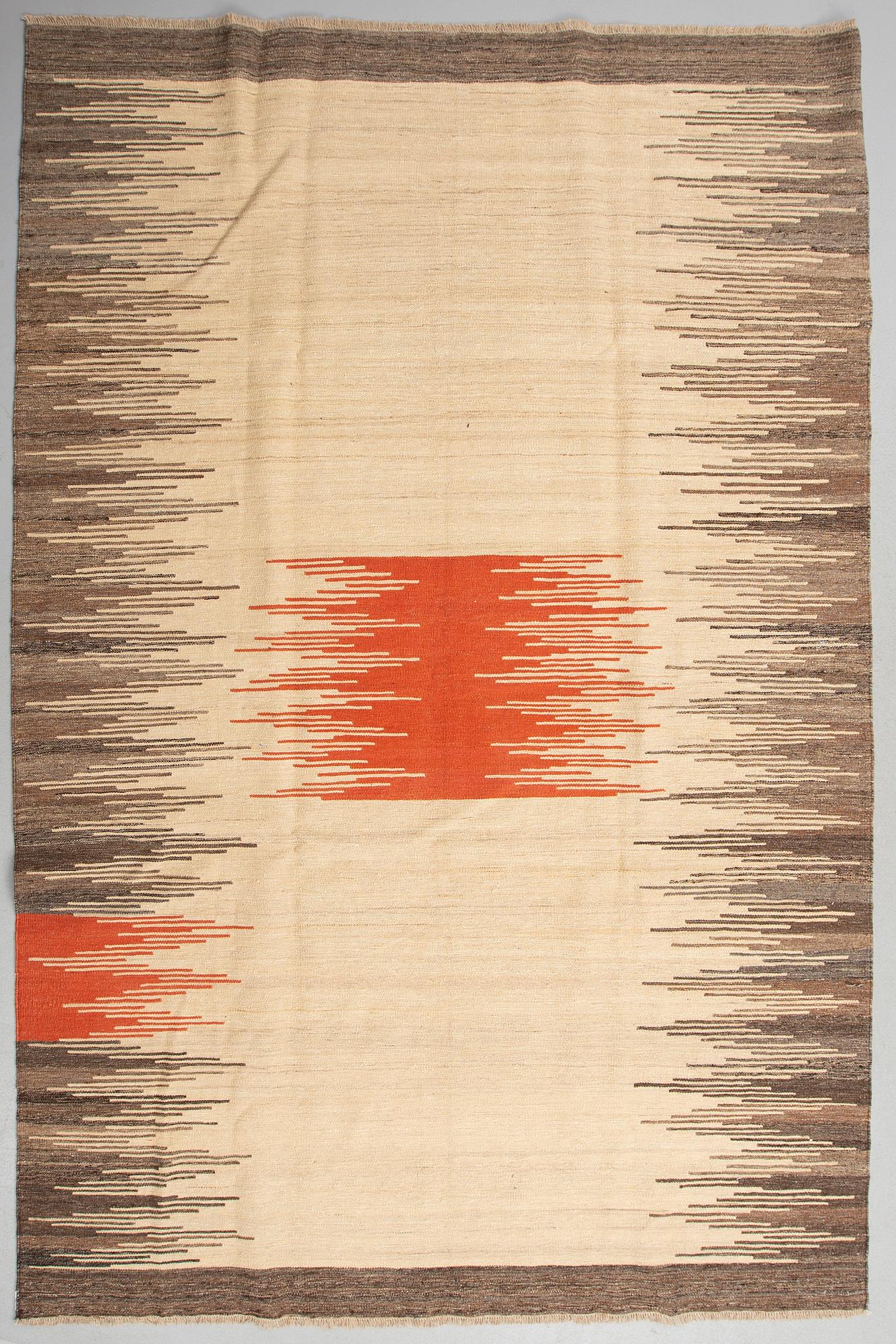 A PERSIAN FLATWEAVE, 305 x 202 cm.