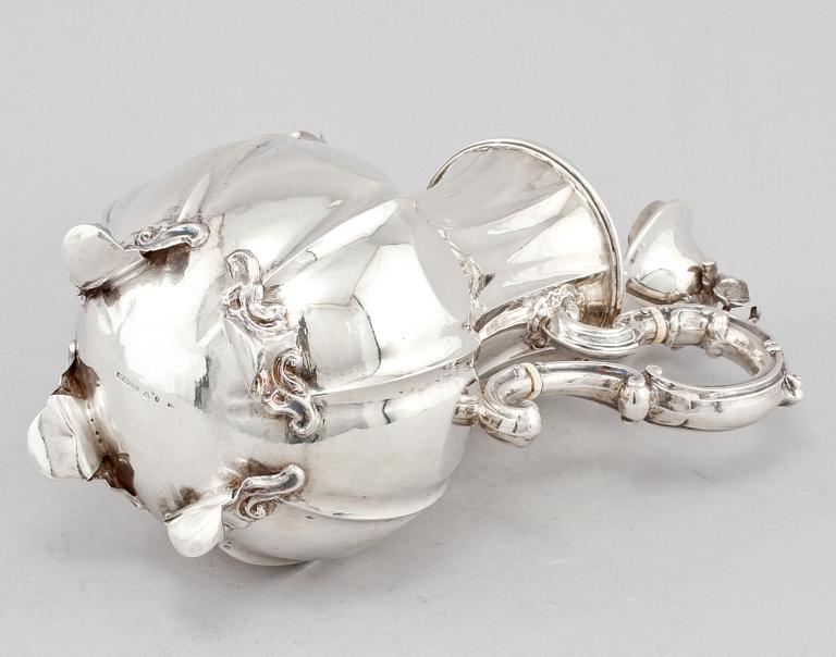 KAFFEKANNA, silver, nyrokoko, Christian Hammer, Stockholm, 1852. Total vikt 825 g.