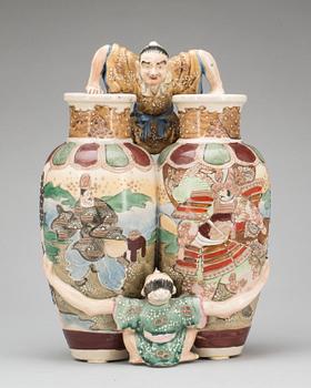 DUBBELURNA, Japan, omkring 1900.
