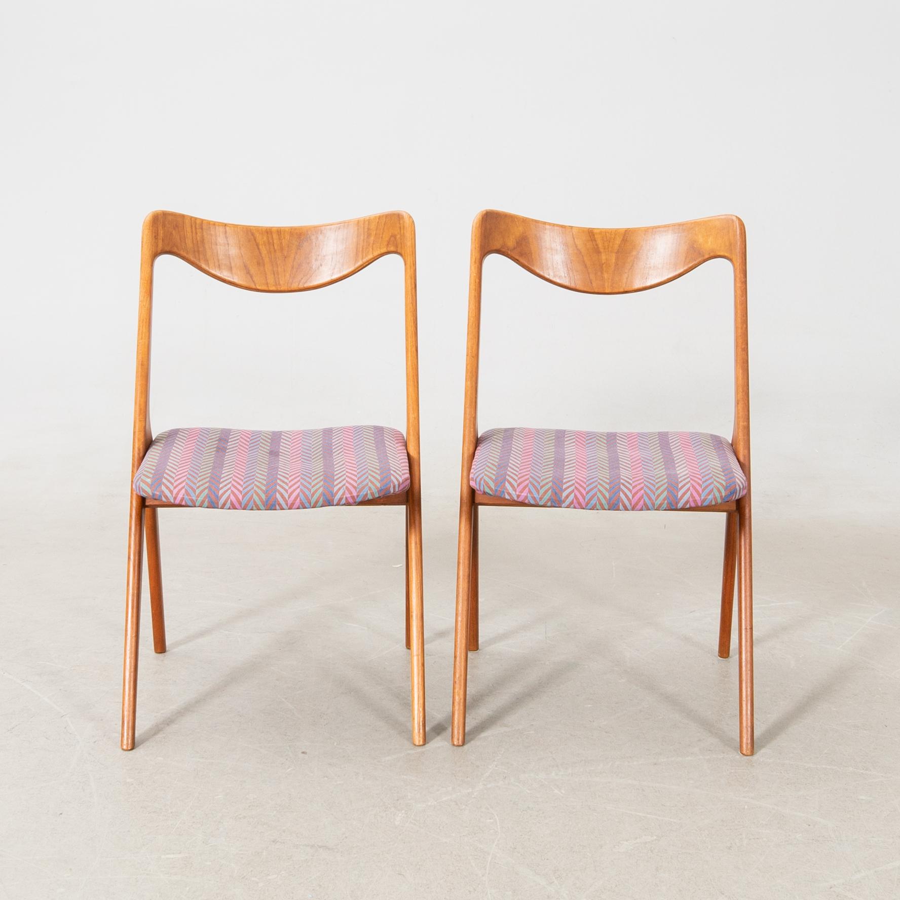 Chairs, a pair, probably Albin Johansson & Söner, Hyssna, second half of the 20th century.