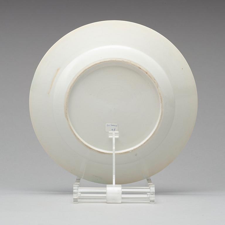 TALLRIK, vapenporslin. Qing dynastin, Qianlong (1736-95).