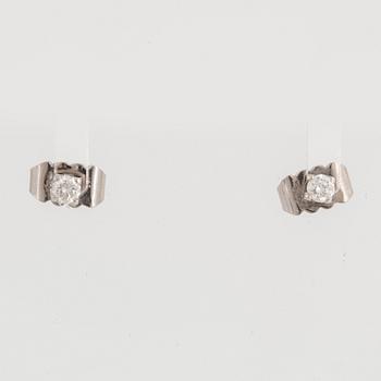 ARMBAND, med briljantslipade diamanter 0,30 ct, vitguld samt ÖRHÄNGEN med briljantslipade diamanter.