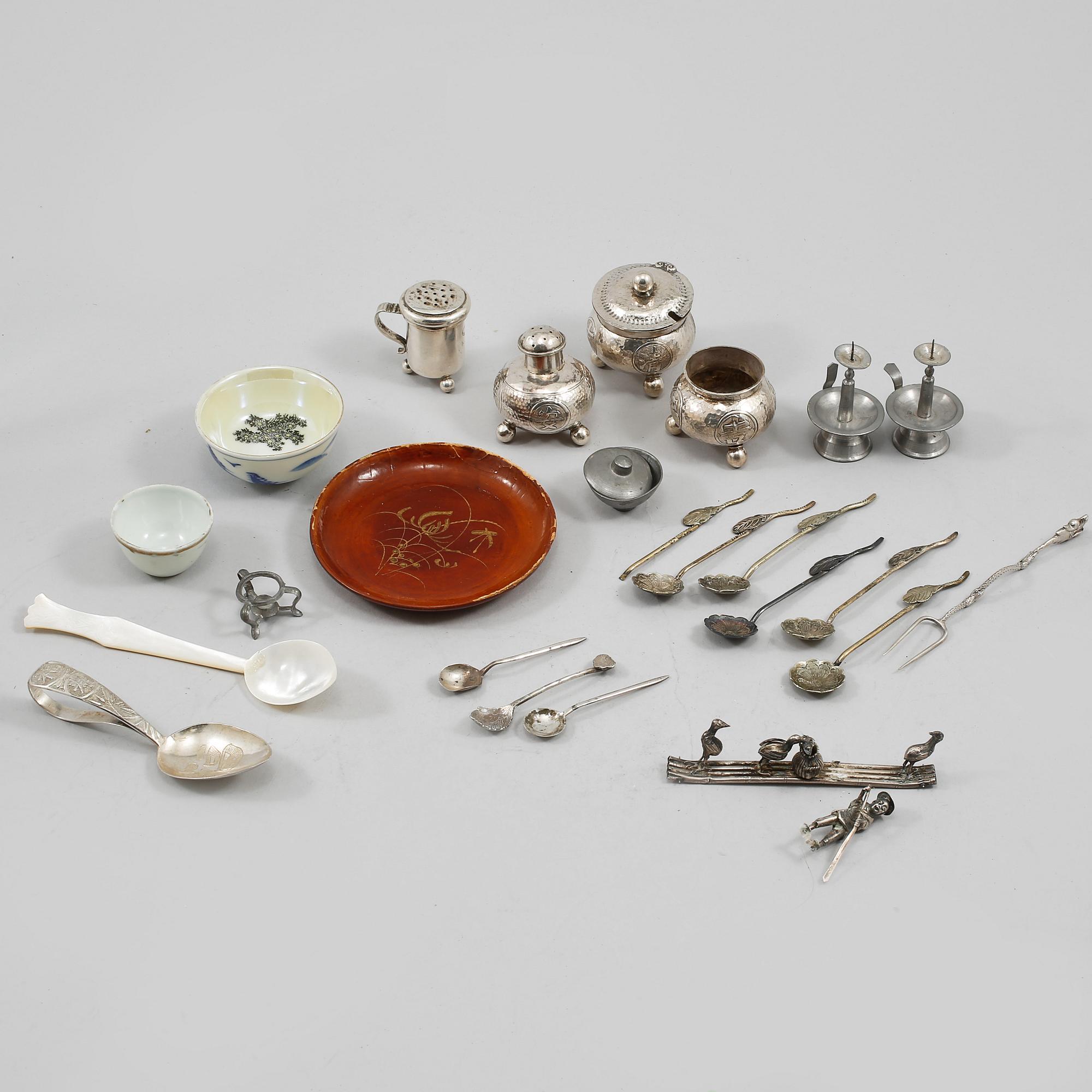 PARTI MINIATYRER M M, ca 22 delar, 1800/1900-tal.