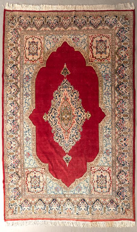 Carpet Kirman semi-antique approx. 380x275 cm.