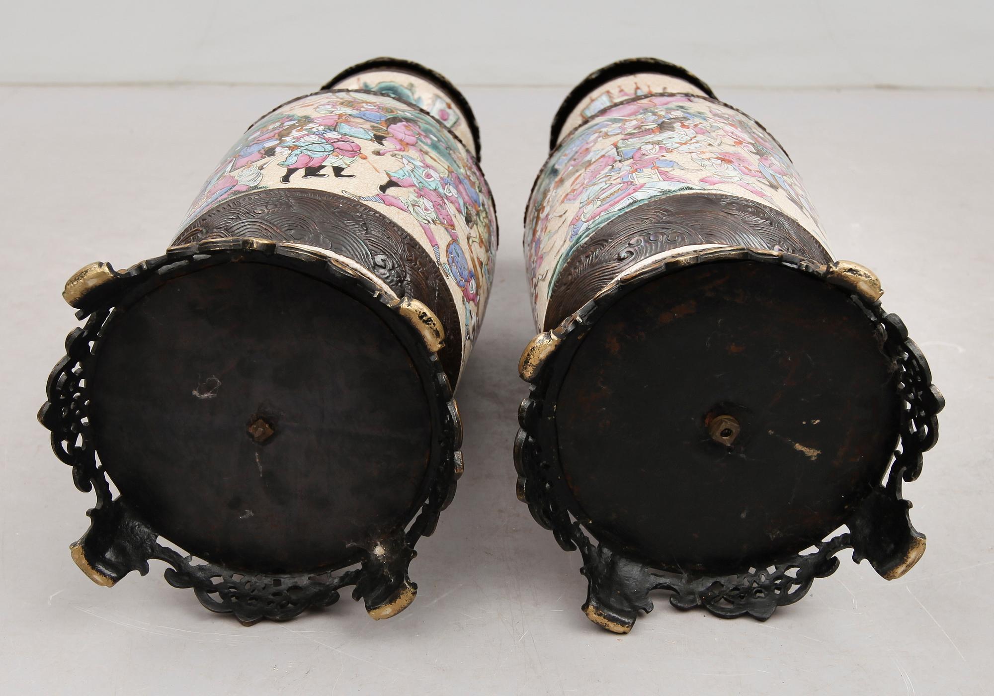 GOLVVASER, 2 st, porslin, Japan, 1900-tal.