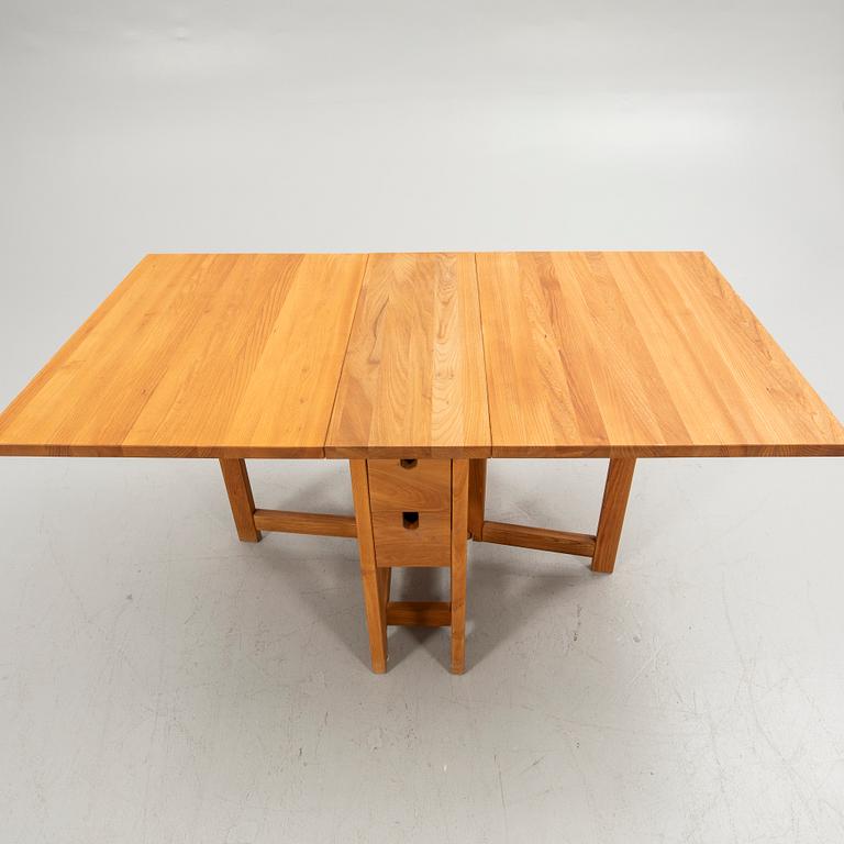 Drop-leaf table, modern manufacture.
