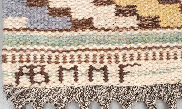 Märta Måås-Fjetterström, a carpet, "Vit botten", flat weave, ca 296,5 x 220,5-222,5 cm, signed AB MMF.