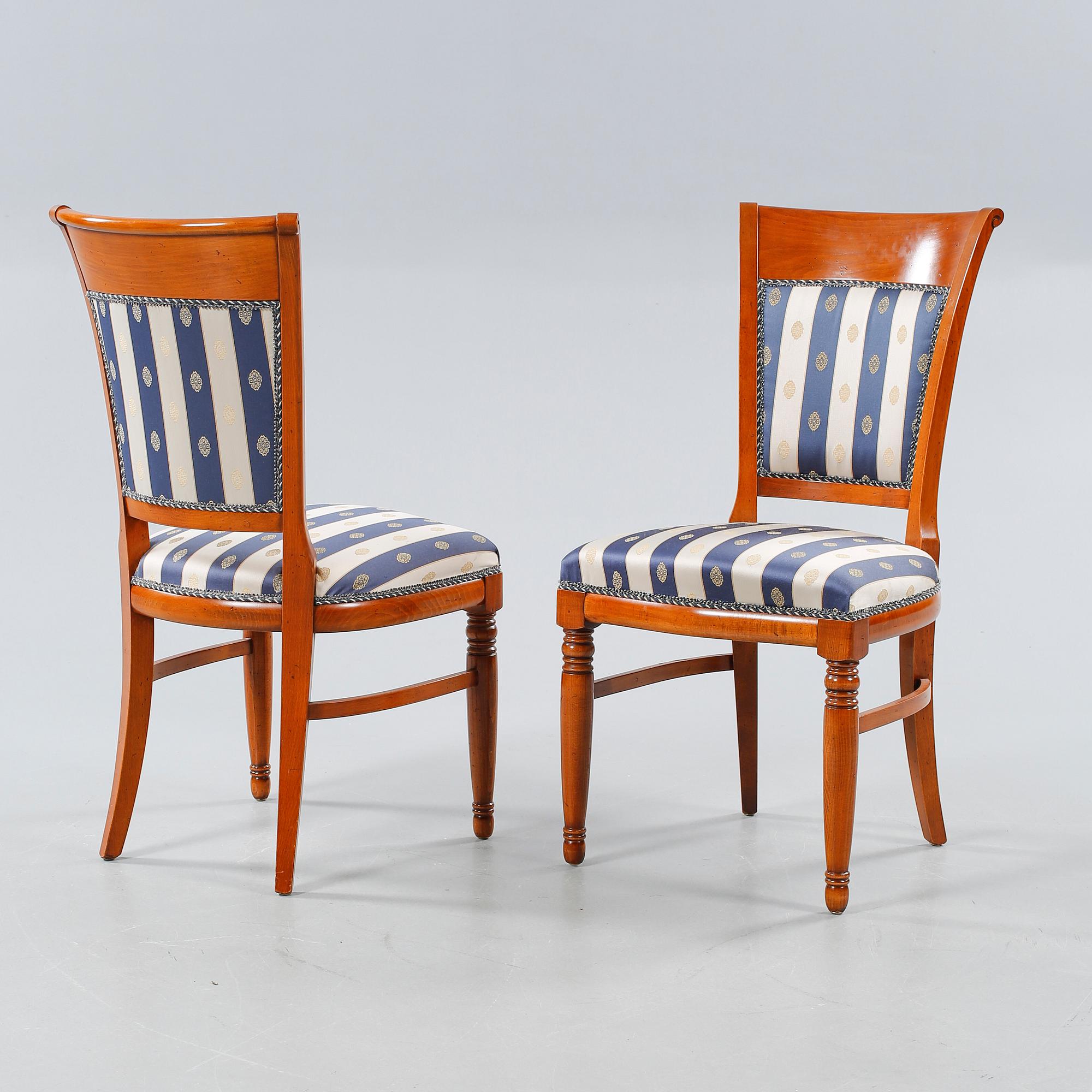 A dining set with seven pieces, designed Louis Philippe, Selva, from late 20th century.