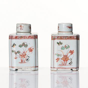 Tedosor, ett par, porslin. Qingdynastin, Kangxi (1662-1722).
