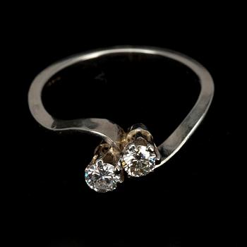 RING, vitguld 14K, 2 briljantslipade diamanter, 0,36 ct. Vikt 3 g.