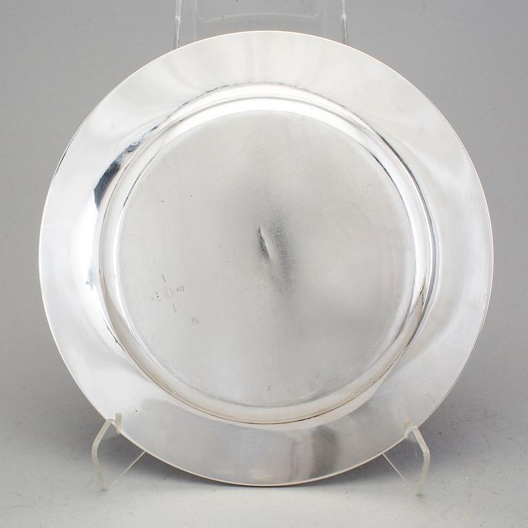 a sterling silver plate designed by Johan Rohde model Acorn 642A for Georg Jensen. After 1945. Weight ca 676 gram.