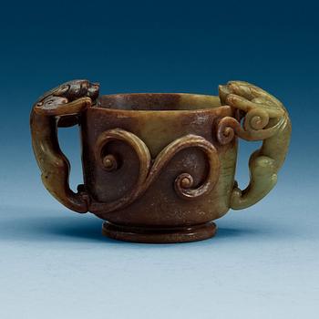1625. A Chinese nephrite cup with handles.