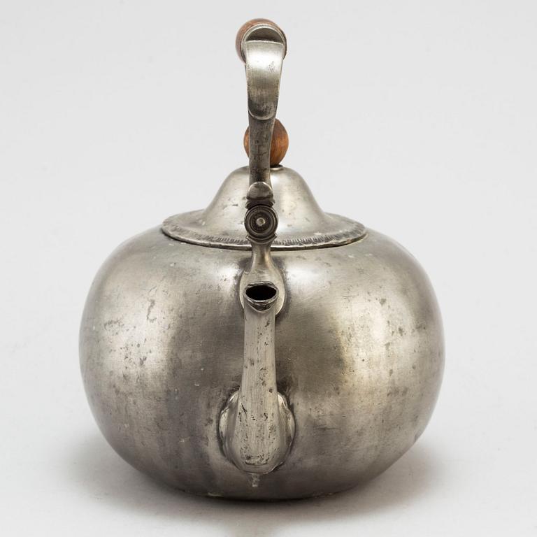A German pewter teapot, Fein Blok Zinn 1800.