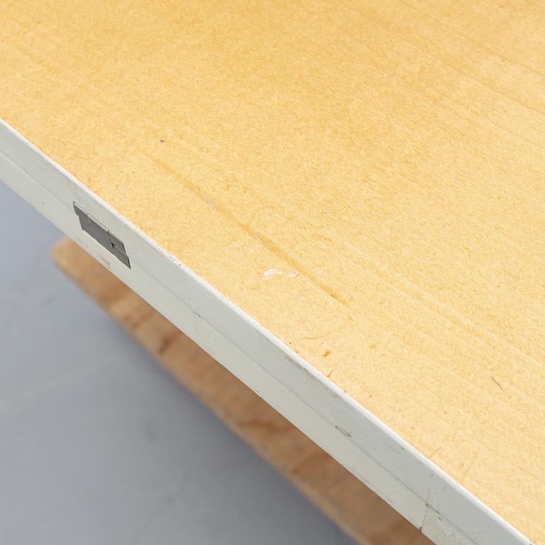 Bob van den Berghe, a 'Cirkante' dining table from Van den Berghe-Pauvers, Belgium.
