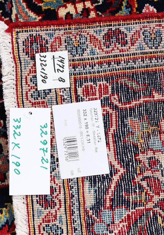 A Kashan carpet, c. 332 x 190 cm.
