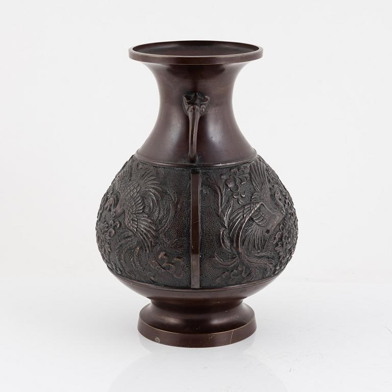 A Japanese bronze vase, signed, 20th century.