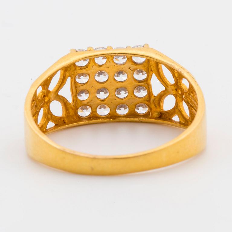 22K gold ring with Cubic Zirconia.