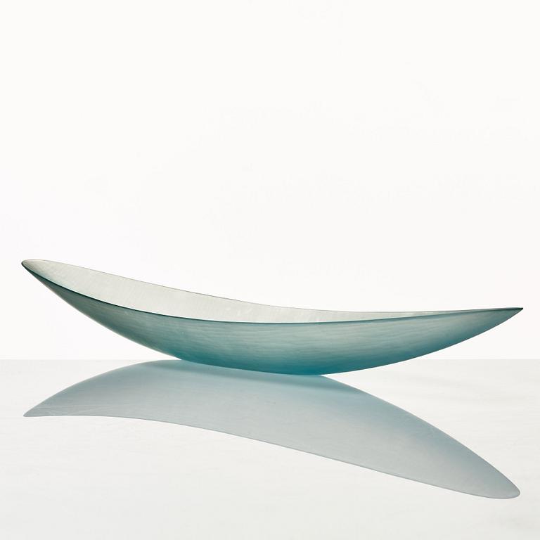 Ludovico Diaz de Santillana & Tobia Scarpa, a blue glass "Canoa Battuti" dish, Venini, Murano, Italy 2002.