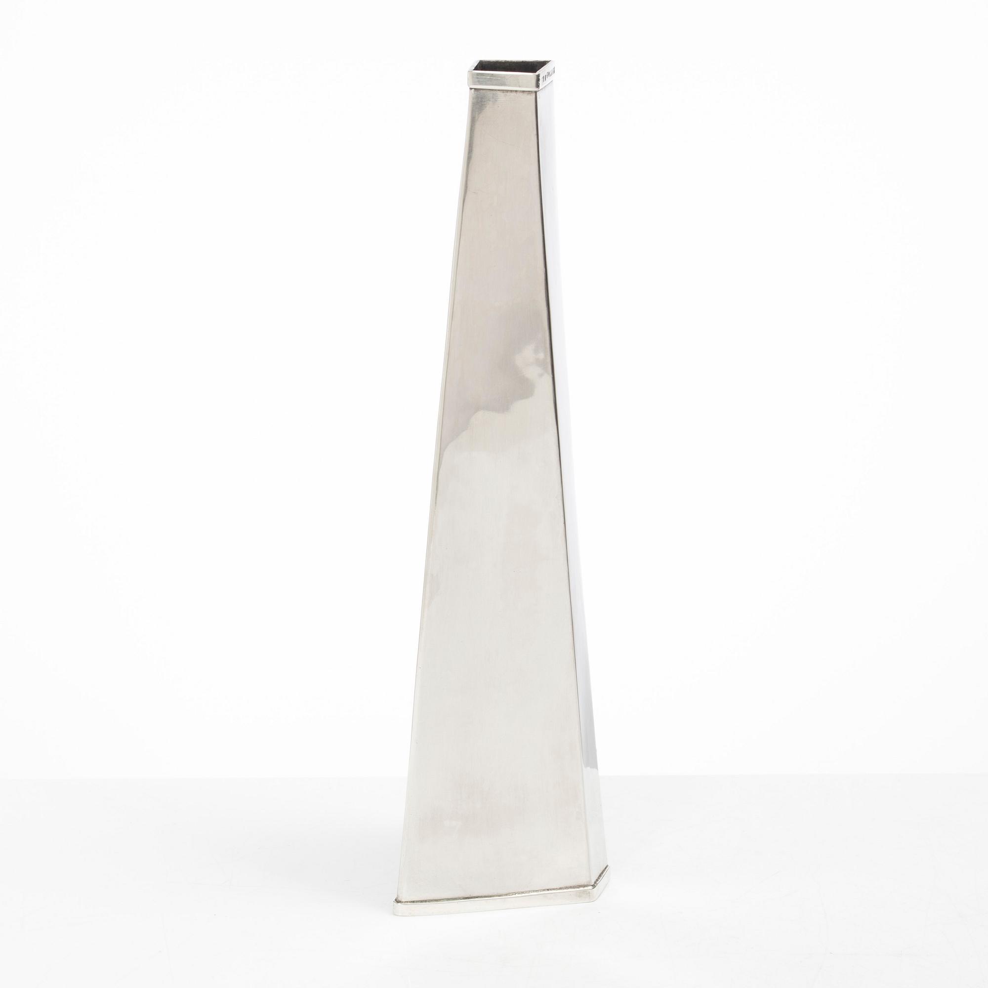 Leif Söderlund Silversmide, vase, sterling silver, Borlänge, Sweden, indistinct year mark.