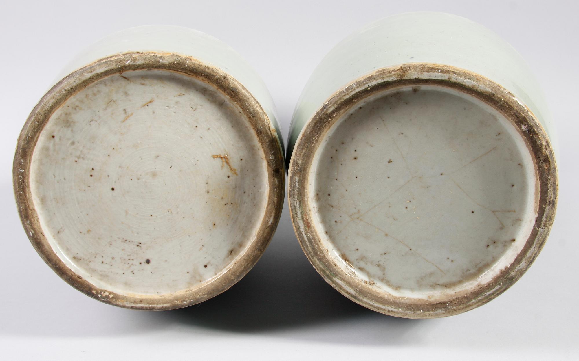 GOLVVASER, 2 st. Porslin, Kina, 1900-tal.