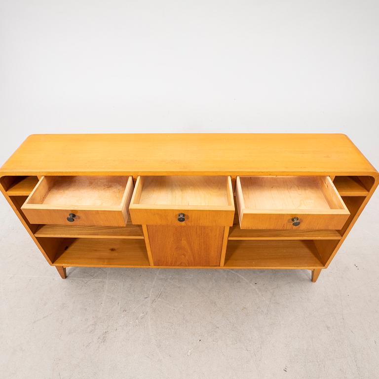 Am elm bookshelf from the first half of the 20th century.
