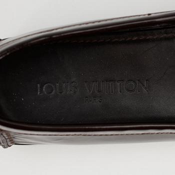 LOUIS VUITTON, ett par loafers.