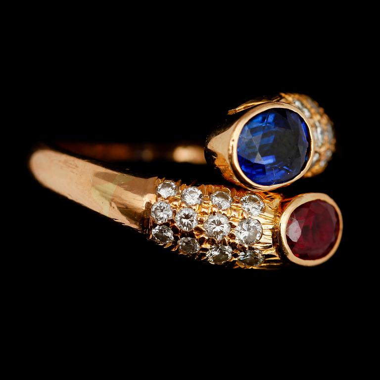 RING, 18 k guld, med safir, rubin och briljanter.